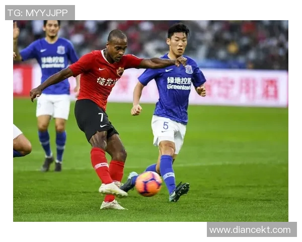 上海足球队灵活性引发热议球迷与专家观点碰撞激烈